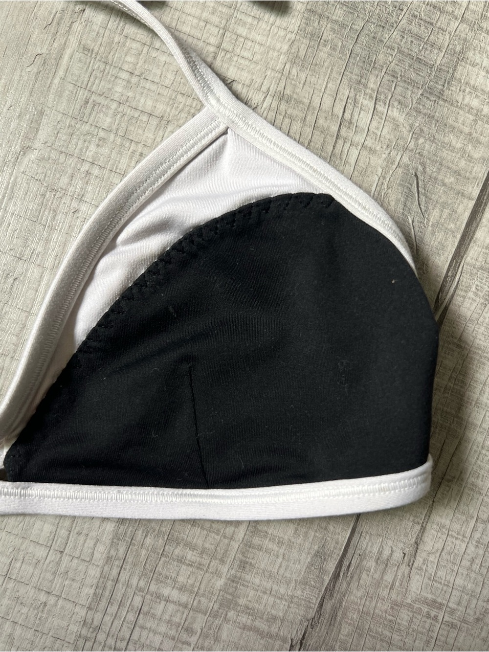 LULULEMON Bandha Bra
Black / White Size 4 - Picture 8 of 14